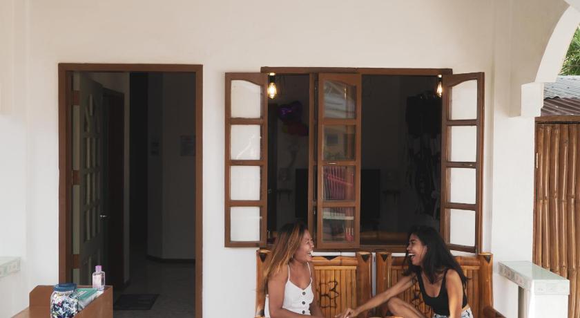 Cebu OHLALA HOSTEL 5-Star Hotel restaurant