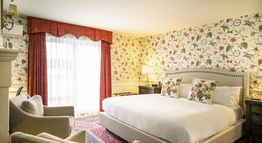 Image of Deluxe Room with Lake View 1