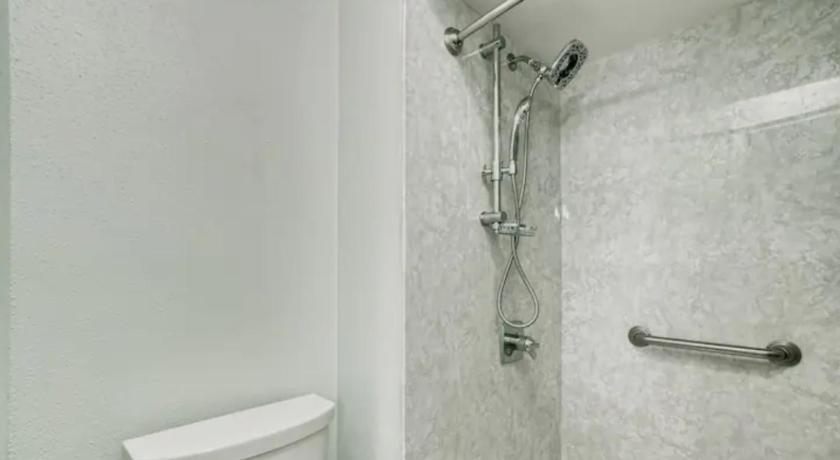 Spacious 2,008 SqFt Beautiful Home in Humble photo