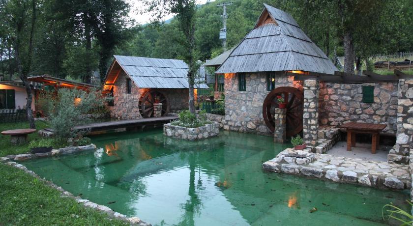 Rafting Camp Tara Center Tri Vodenice — Hotel in Bastasi
