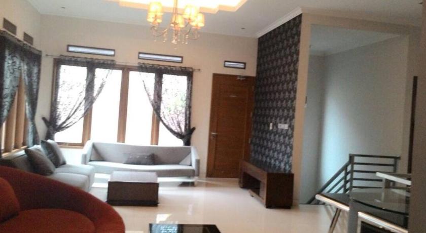 Nice house with modern furniture at Bandung — Hotel in Bandung