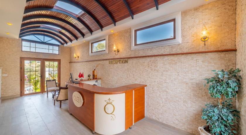 Queen Boutique Hotel photo