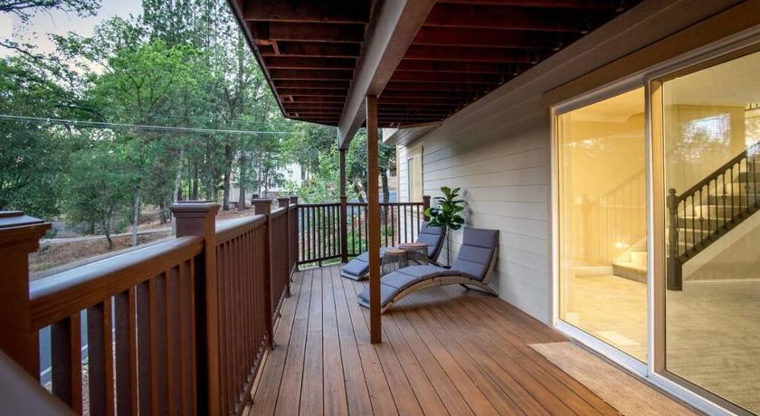 그로브랜드 (CA) New Luxury 5BR Cabin in Pine Mountain Lake! 1 Minute to Beach! Massage Chair! Close to Yosemite! Per 5성급 숙소 레스토랑