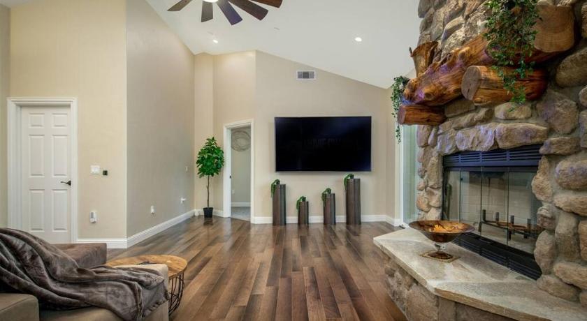 그로브랜드 (CA) New Luxury 5BR Cabin in Pine Mountain Lake! 1 Minute to Beach! Massage Chair! Close to Yosemite! Per 5성급 숙소 로비