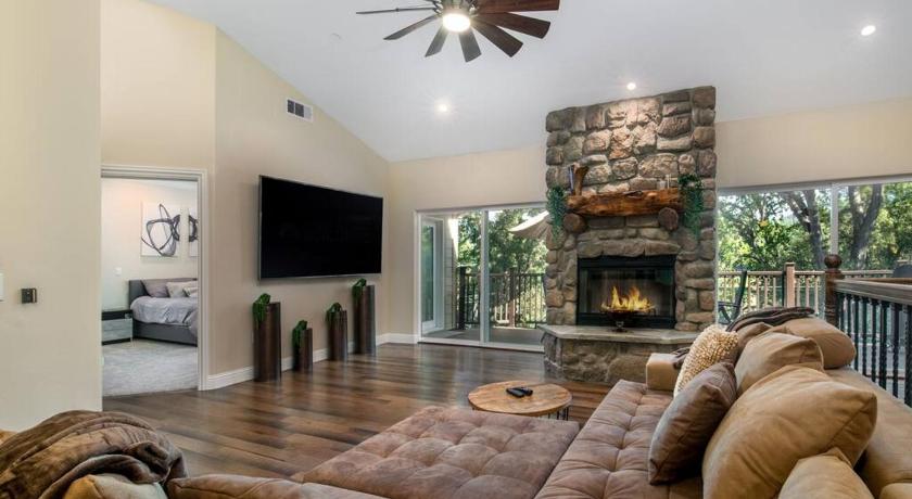 그로브랜드 (CA) New Luxury 5BR Cabin in Pine Mountain Lake! 1 Minute to Beach! Massage Chair! Close to Yosemite! Per 5성급 숙소 객실