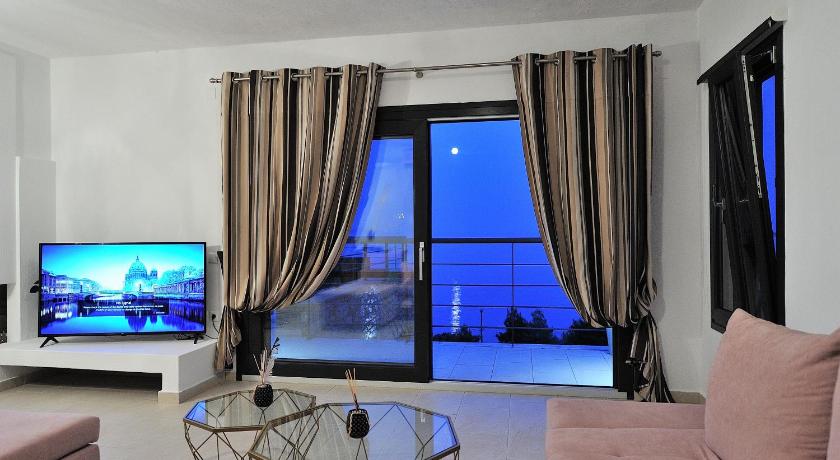 Golden King Villas photo