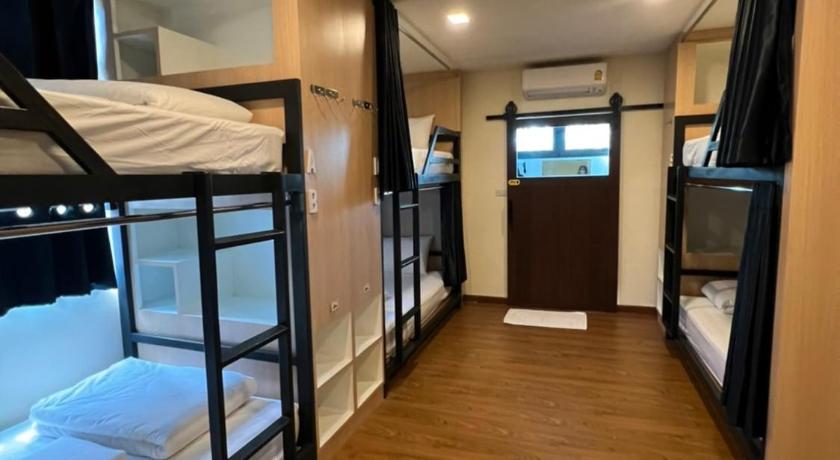 Image of Economy Family Room with Shower 1
