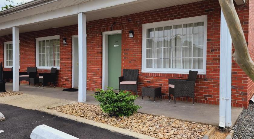 Bassett Motel photo