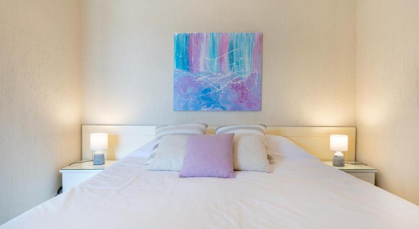 Image of One-Bedroom Apartment 12