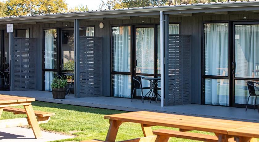 Image of Garden Court Studio King + Single 11