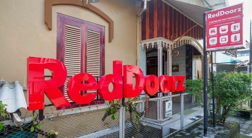 RedDoorz @ Golden Inn Tugu Yogyakarta - image 9