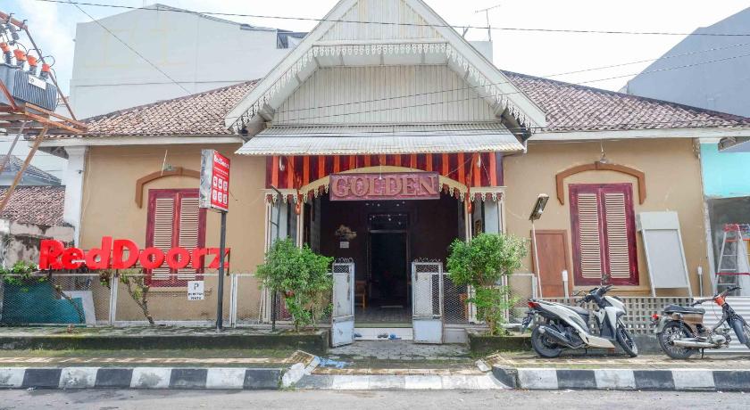 RedDoorz @ Golden Inn Tugu Yogyakarta - image 12
