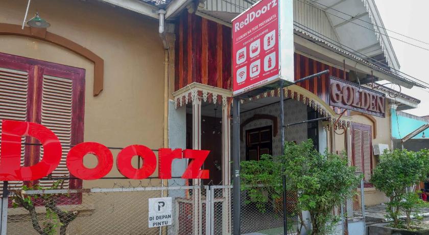 RedDoorz @ Golden Inn Tugu Yogyakarta - image 11