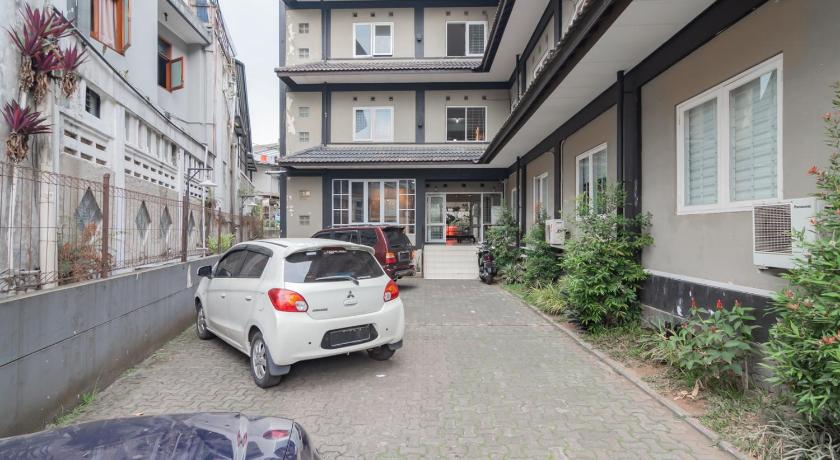 RedDoorz near Exit Toll Pasteur 5 – Bandung, KY