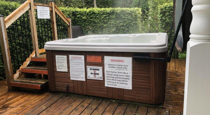 Adventure the Bruce Inn - Recently Renovated With Outdoor Hot Tub photo