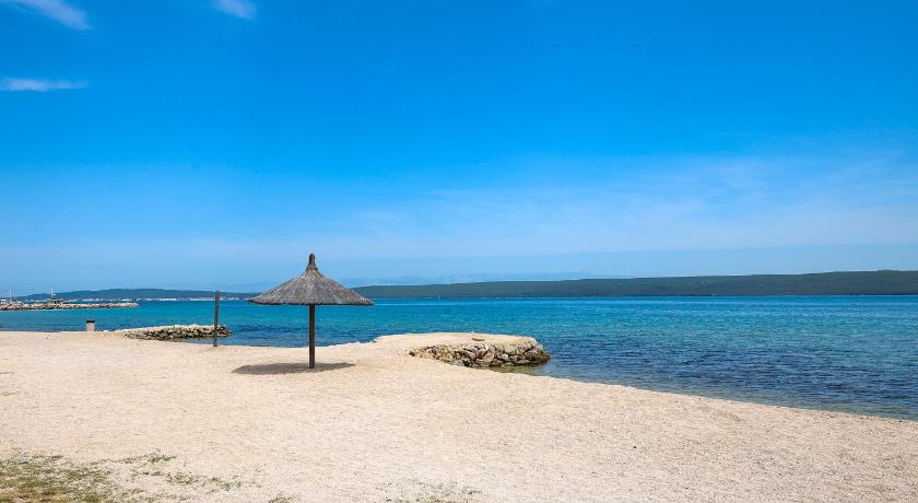 Apartmani Maestral — Hotel in Pasman