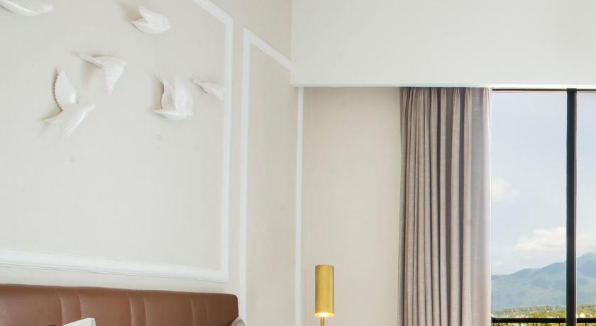 Image of Business Suite 6