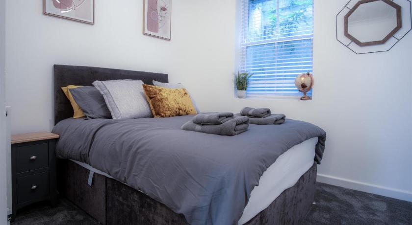 Ivy Cellar - 2 Bedroom Apartment - Tenby photo