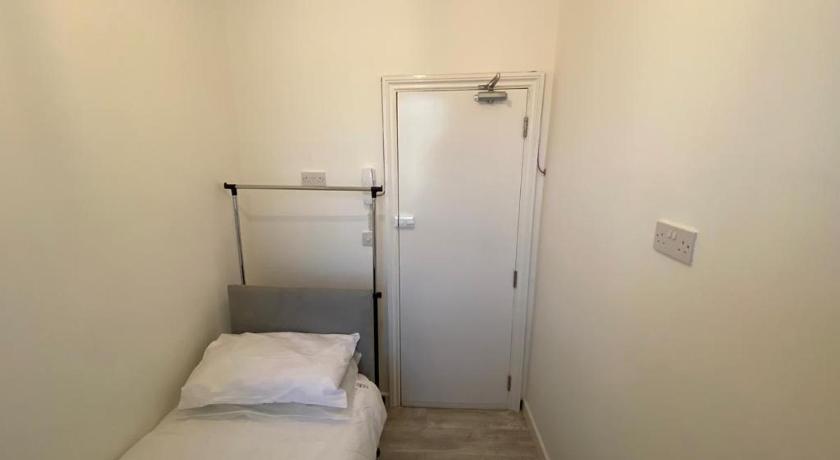 Small Single room walking distance to Hove Station photo