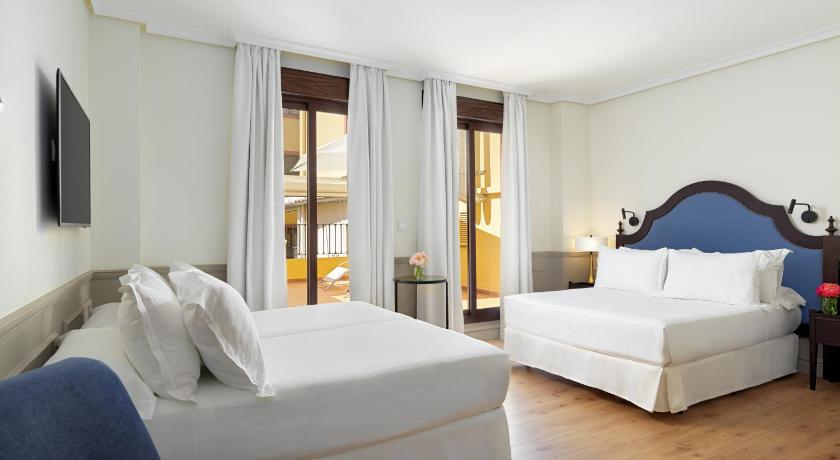 セビリア Hotel H10 Corregidor 3つ星 ホテル 施設