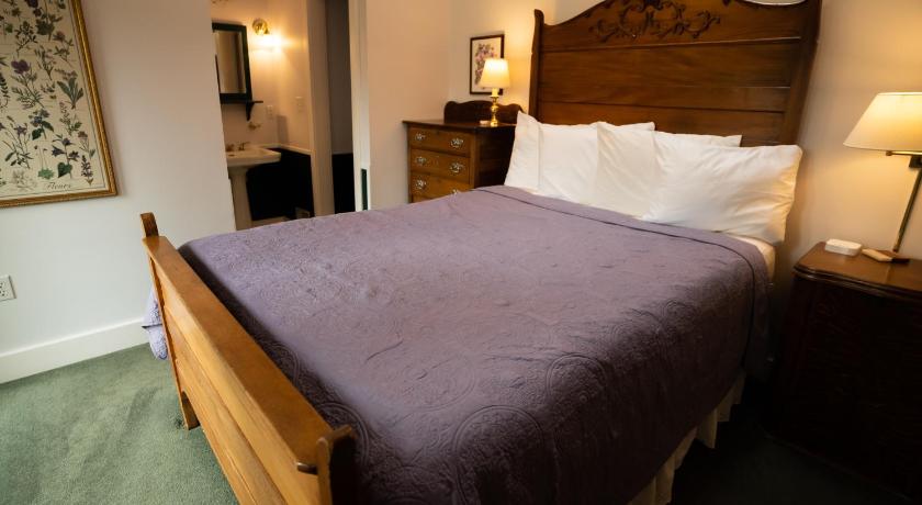 Garden Grove Inn Bed and Breakfast photo