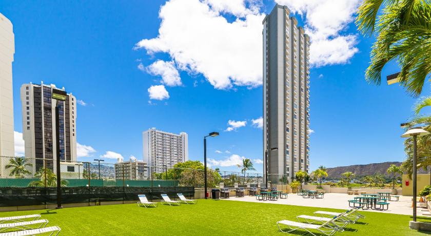 Cozy 1 Bedroom at the Waikiki Sunset, Free Parking photo