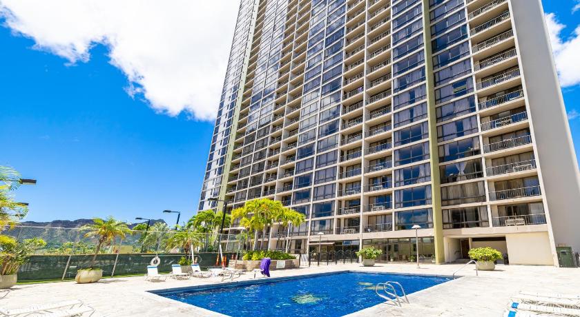 Cozy 1 Bedroom at the Waikiki Sunset, Free Parking photo