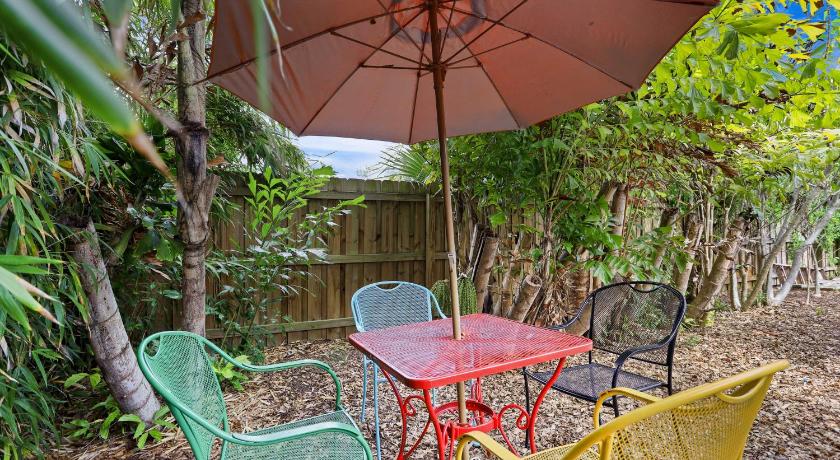 Vibrant Rockledge Home about 2 Mi to Cocoa Village! photo