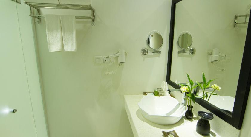 Image of Deluxe Twin With Balcony 15