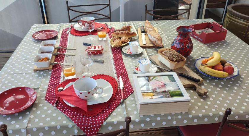 圣吉龙 Domaine Le Lanis Chambre d'hotes avec spa sur reservation 4星级 酒店 餐厅