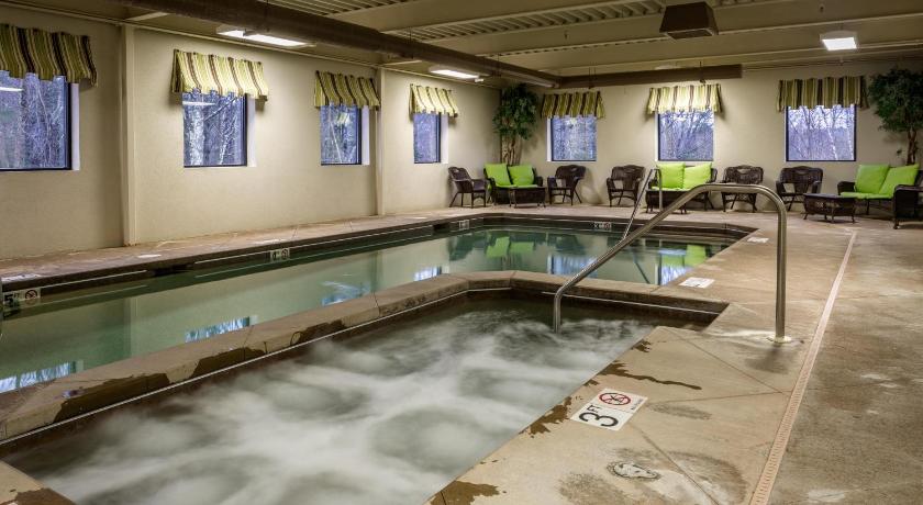 Colonial Hotel photo
