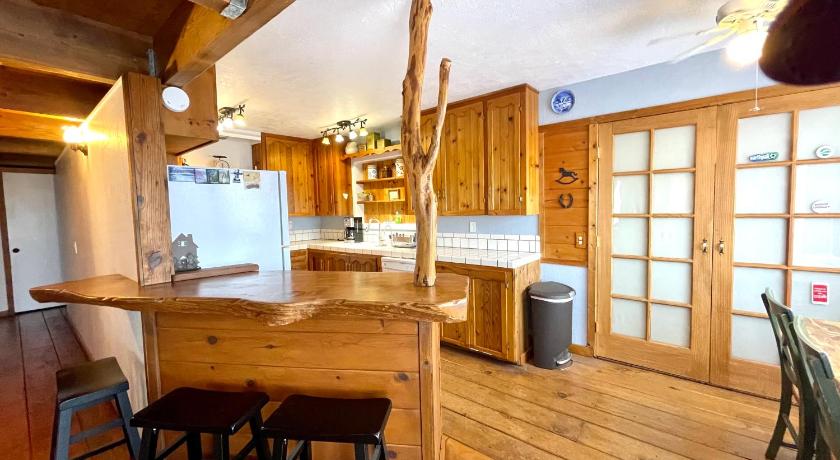니핀나와제 (CA) Sierra Mountain Lodge - Vacation Rentals - Yosemite 4성급 숙소 레스토랑