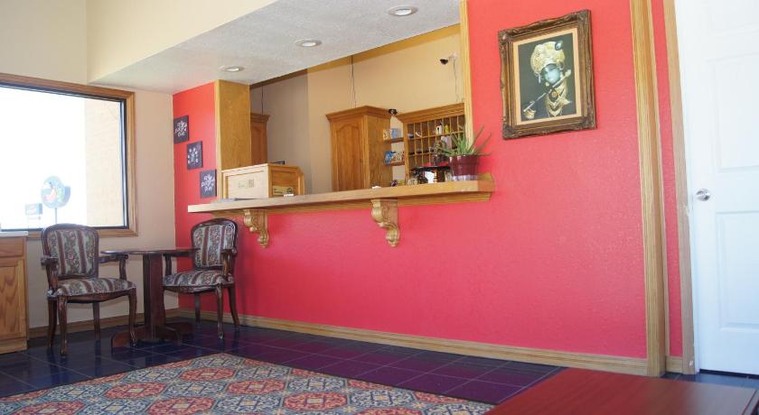Holiday Lodge & Suites photo