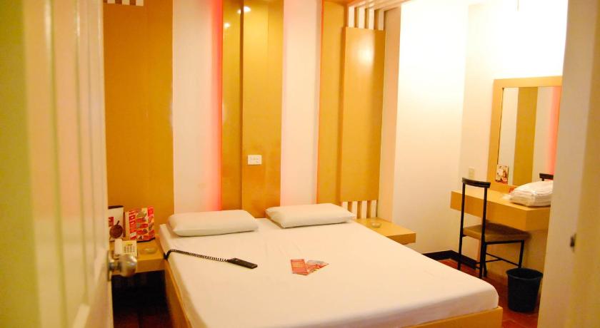 Image of Deluxe Room 8