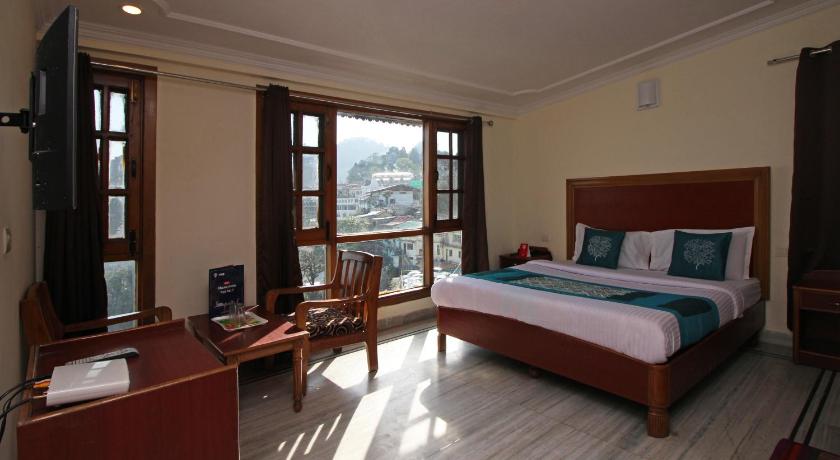 OYO 9492 Hotel Dev Palace Library Chowk, Near Mayur Hotel and Cinema