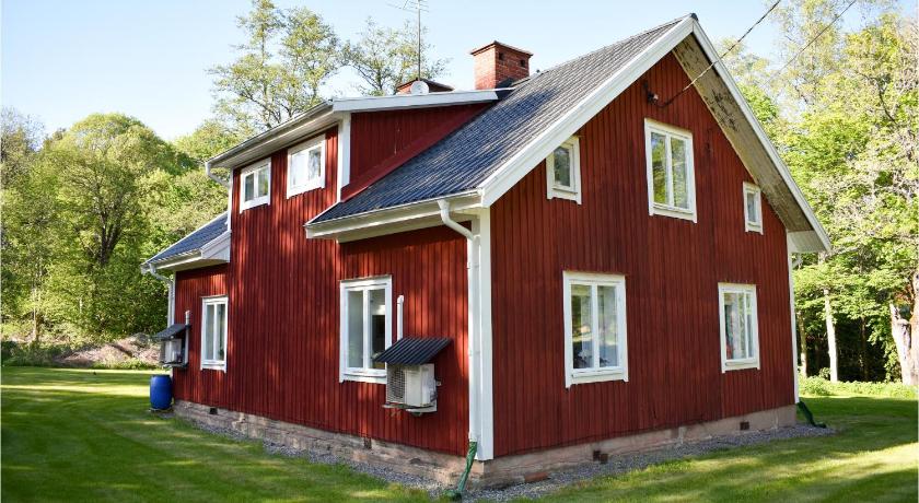 Amazing apartment in Ronneshytta with 1 Bedrooms — Hotel in Åmmeberg