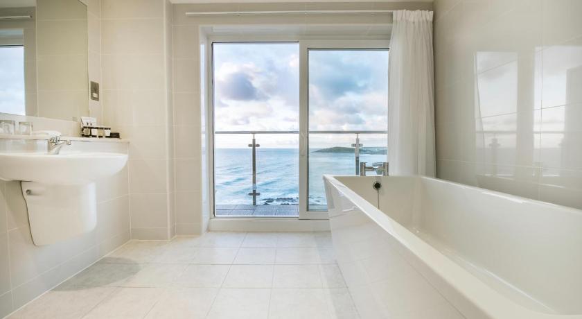 Image of Deluxe Double or Twin Room 3
