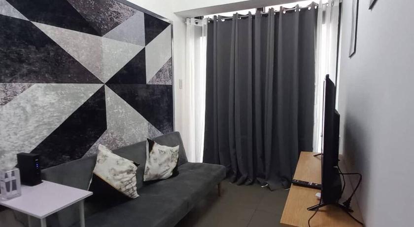 Portovita Tower 2BR 23rd FLR Black Unit W/ Balcony — Hotel in Manila