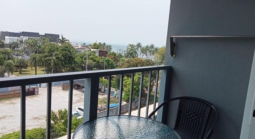 Seaview Secret with Wifi n Toproof Pool @ Bangsaen photo