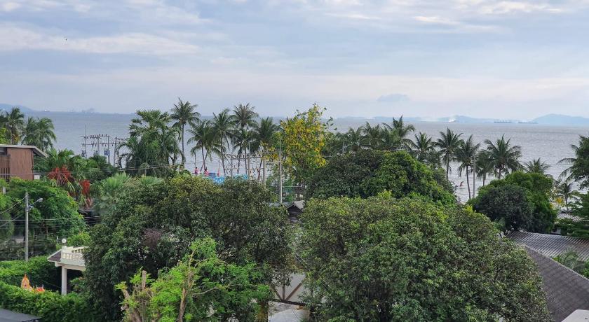 Seaview Secret with Wifi n Toproof Pool @ Bangsaen photo
