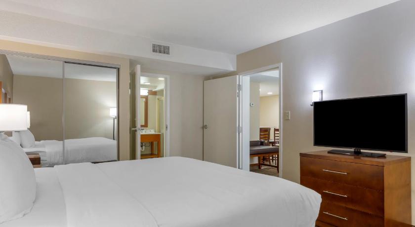 Image of 1 King Bed, Suite, Nonsmoking, Upgrade 5