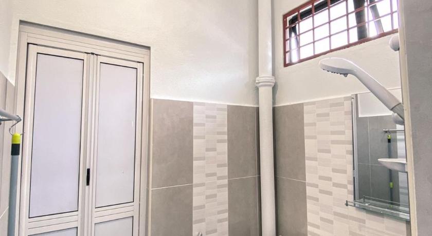 Queen Room Semi Attached Bathroom Bukit Mertajam Alma Impian photo