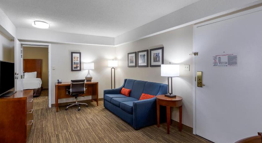 Image of 1 King Bed, 2 Queen Beds, Suite, Nonsmoking, Upgrade 6