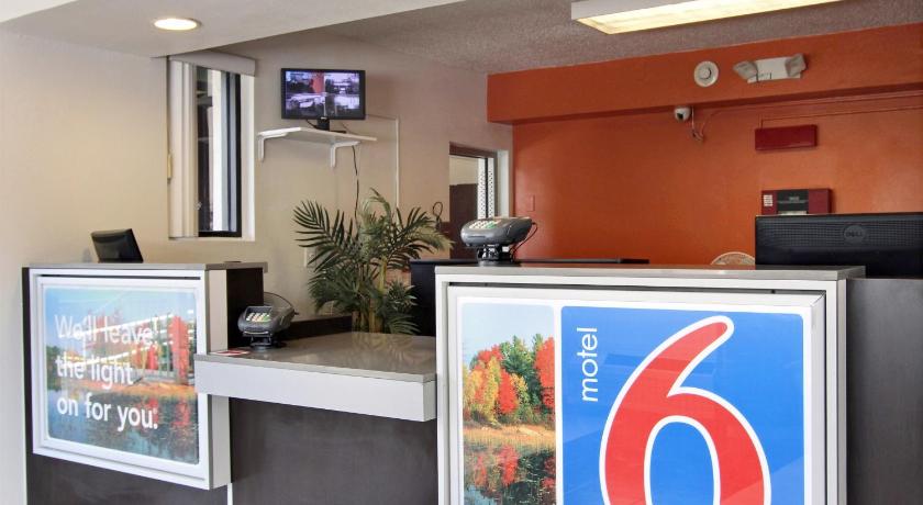 Motel 6-Middleburg Heights, OH - Cleveland