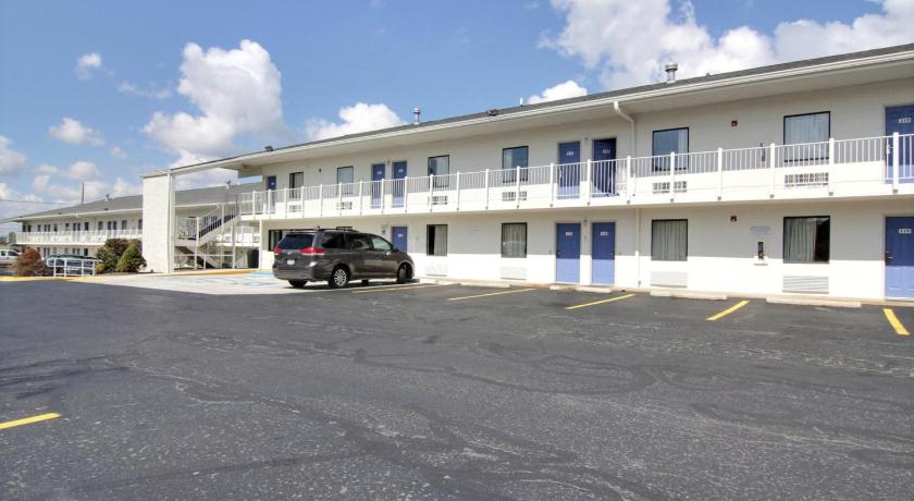 Motel 6-Middleburg Heights, OH - Cleveland