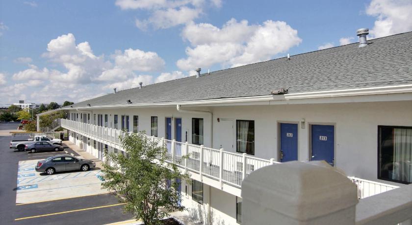 Motel 6-Middleburg Heights, OH - Cleveland