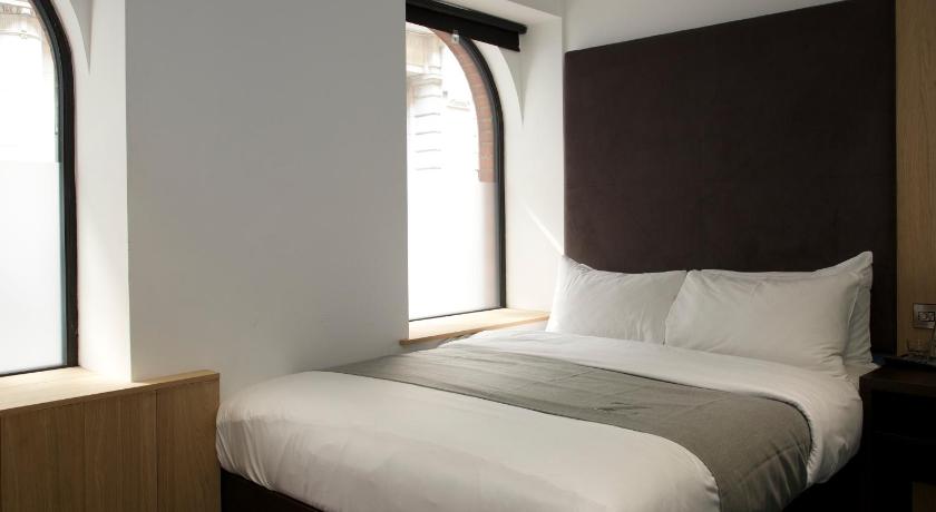 Image of Queen Room 4