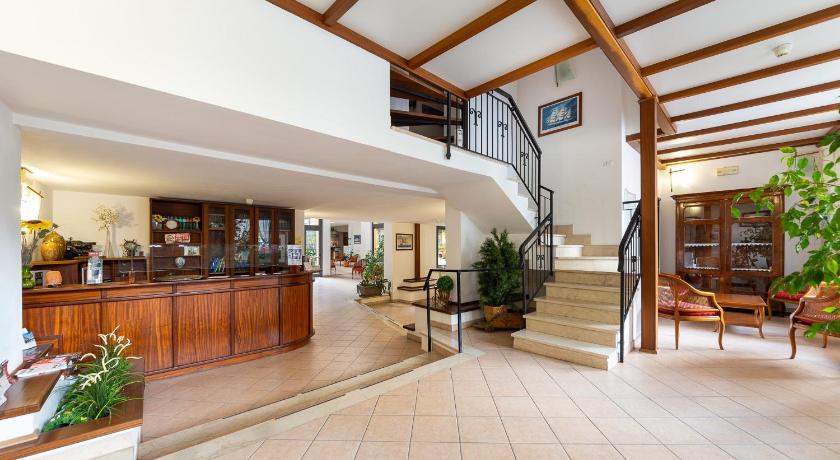 Hotel Villa Lina photo