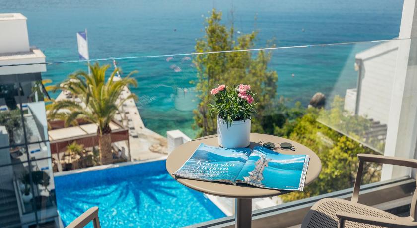 Image of Deluxe Triple Room with Sea View 8
