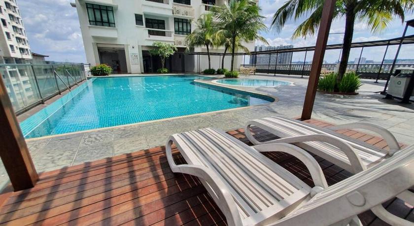 HERITAGE 10 HOMESTAY Studio 4Pax, FREE WIFI NETFLIX photo
